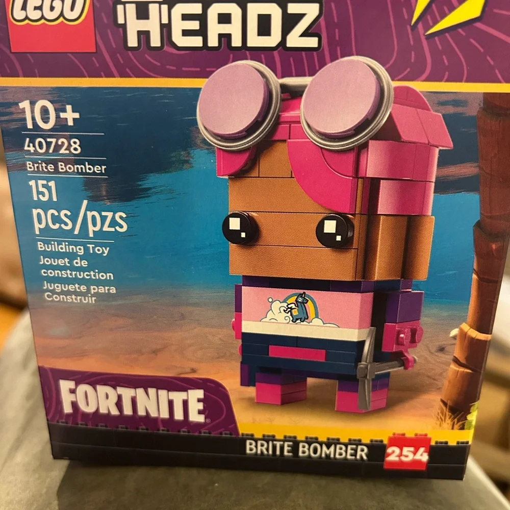 LEGO Fortnite Brickheadz Brite Bomber 40728 (151 Pieces) Building Set - Picture 4 of 4